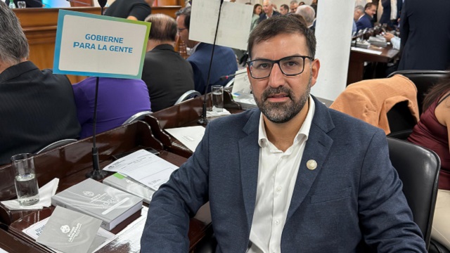 Lucho Moser: "&iquest;El trabajo para los chaque&ntilde;os d&oacute;nde est&aacute;, gobernador?"