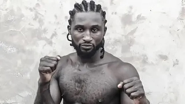 Murió en plena pelea el boxeador nigeriano Gabriel Oluwasegun Olanrewaju