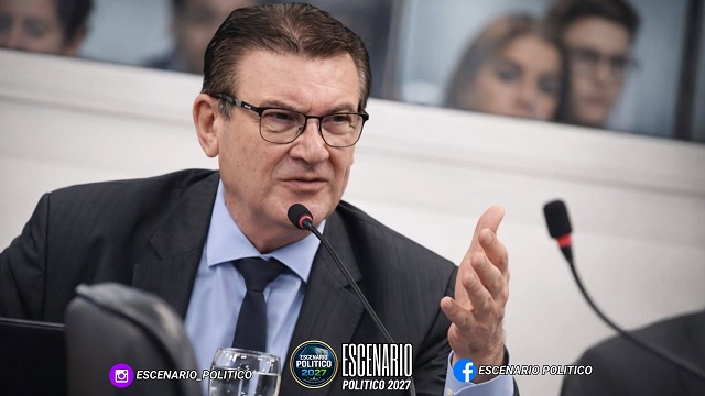 Atlanto Honcheruk renunci&oacute; a la presidencia del interbloque Frente Chaque&ntilde;o para dedicarse a la construcci&oacute;n pol&iacute;tica.