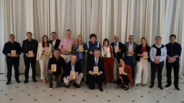 Sin detallar montos, el Gobierno oficializó el aumento de sueldos para los funcionarios