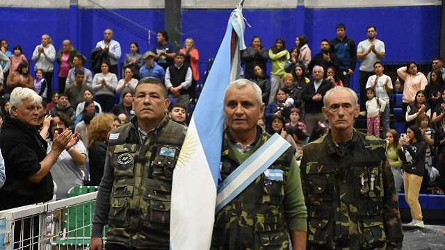 Vigilia en Honor a los Héroes de Malvinas en Villa Angela a 43 años de la recuperación de las Islas 