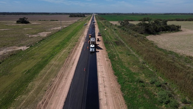 Avanza la pavimentaci&oacute;n de la Ruta Provincial N&deg;6 para fortalecer la conectividad en Las Bre&ntilde;as 