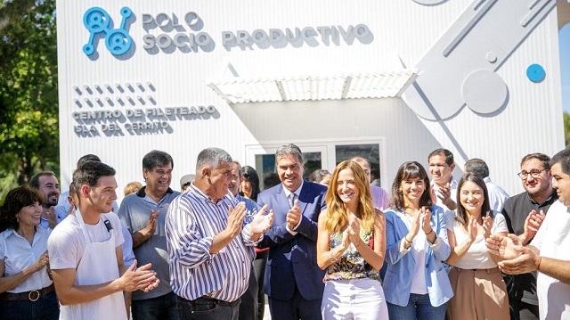 Capitanich y Toloza Paz inauguraron un polo socio productivo y centro de fileteado en Isla del Cerrito