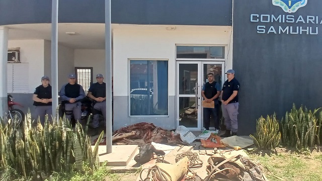 Samuhú: Con las manos en la masa, 2 hombres fueron sorprendidos faenando un animal