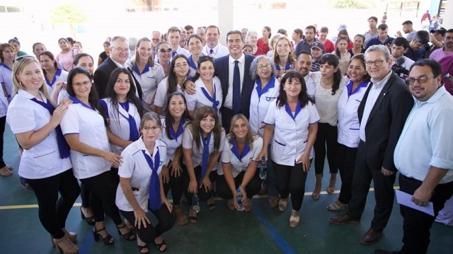 En Castelli, Capitanich inauguró una Escuela que alberga a750 estudiantes y entregó títulos de propiedad a familias rurales