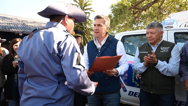 El Gobernador Zdero entregó un nuevo vehículo a la Policía Rural en San Martín y reafirmó su compromiso con la Seguridad del Campo 