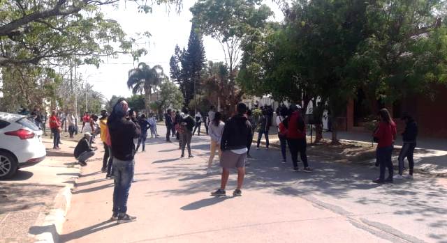 Villa Ángela: Algunos manifestantes y lideres del Movimiento Roca Sólida fueron detenidos en la mañana del martes
