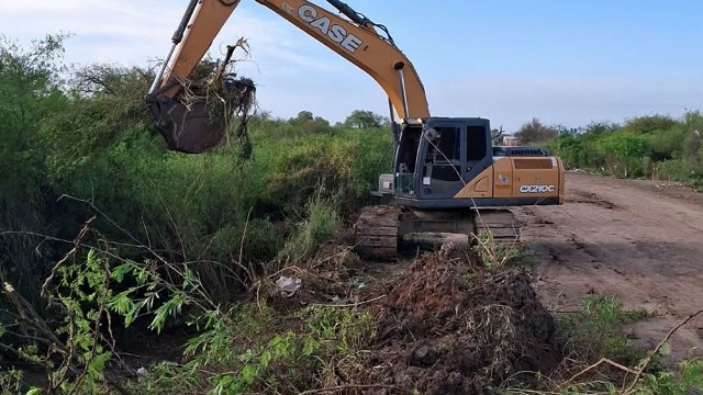 Villa &Aacute;ngela frena los anegamientos: intensifican la limpieza de canales a cielo abierto