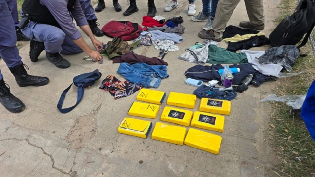 OTRO GOLPE A LOS NARCOS: EN RESISTENCIA, 4 DETENIDOS Y SECUESTRO DE 9 PANES DE COCAÍNA