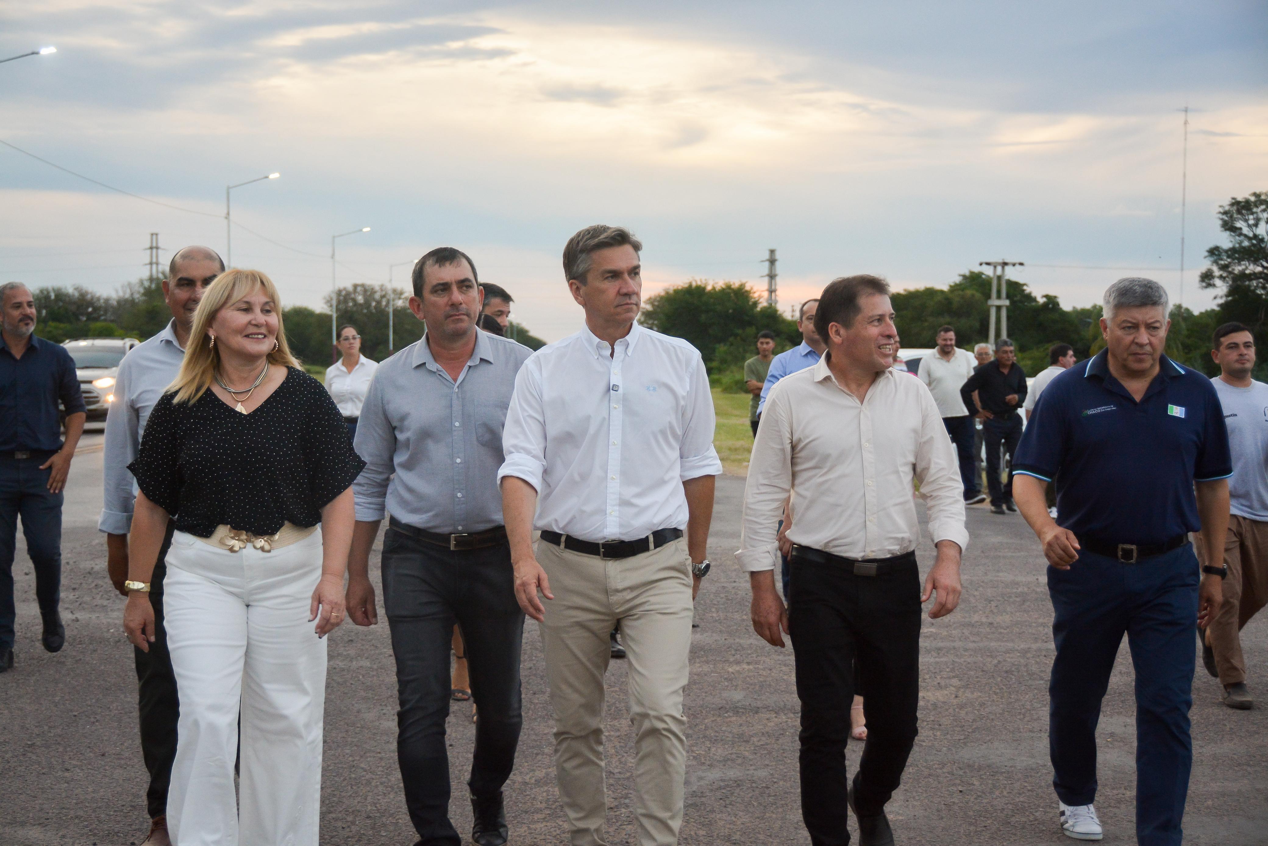PRESIDENCIA ROCA: EL GOBERNADOR ZDERO INAUGURÓ LA NUEVA ILUMINACIÓN EN EL ACCESO A LA LOCALIDAD