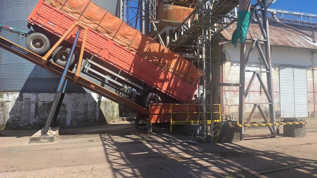 El Puerto de Barranqueras inici&oacute; el a&ntilde;o con la recepci&oacute;n de 150 toneladas de semillas de girasol 