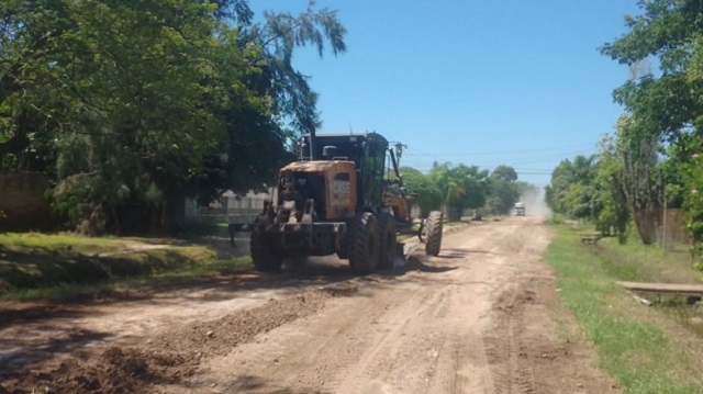 Villa &Aacute;ngela: El Municipio trabaja en el perfilado de calles en distintos sectores de la localidad 