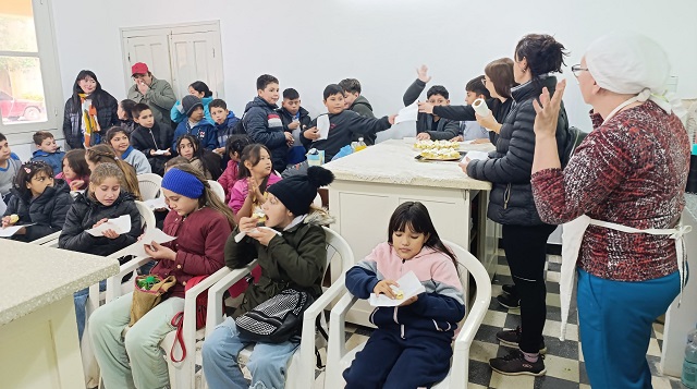 NIÑOS DE LA ESCUELA 140 PARTICIPARON DE UNA CHARLA SOBRE CELIAQUÍA EN LA COCINA MUNICIPAL PARA CELÍACOS
