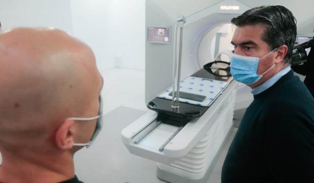 Pacientes Oncológicos: Capitanich y Ginocchi pusieron en marcha un nuevo equipo de Radioterapia y habilitaron las refacciones del Instituto Radiológico  