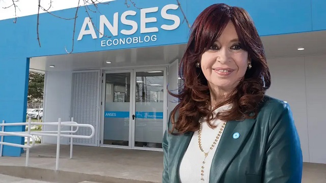 ANSES notificó a Cristina Kirchner para que devuelva el dinero que percibió por su jubilación y su pensión