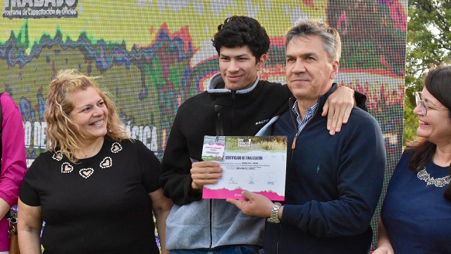 Oficios que abren puertas: “El trabajo es el camino para salir adelante” dijo el Gobernador Zdero