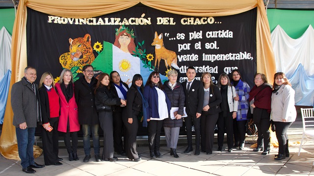 LA MINISTRA NAIDENOFF TOMÓ LA PROMESA DE LEALTAD A LA BANDERA A 140 ESTUDIANTES DE LA EEP Nº 972 EN EL DÍA DE LA PROVINCIALIZACIÓN DEL CHACO