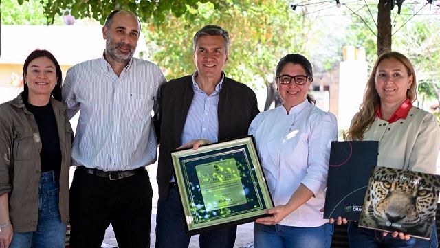 DE EL IMPENETRABLE AL MUNDO: ZDERO HOMENAJE&Oacute; A ALINA RUIZ, ORGULLO DE LA GASTRONOM&Iacute;A CHAQUE&Ntilde;A