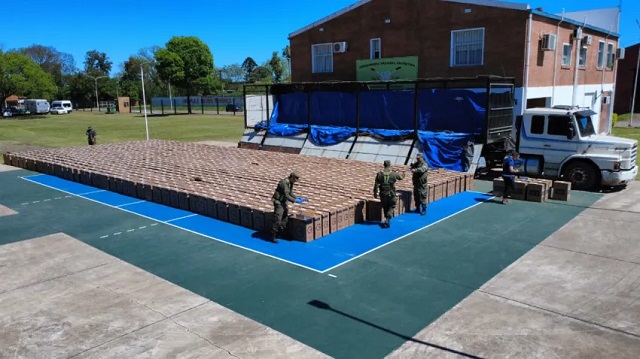 Secuestran un camión paraguayo con cigarrillos valuados en casi $ 1000 millones