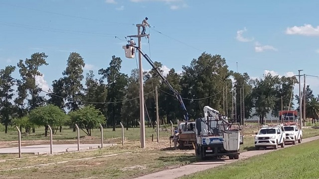 AVANZA EL TRAMO FINAL DE LA NUEVA L&Iacute;NEA EL&Eacute;CTRICA ENTRE VILLA &Aacute;NGELA Y DU GRATY