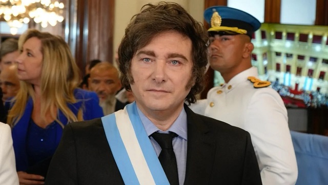 Javier Milei suspendió su viaje a Chile por las inundaciones en Bahía Blanca