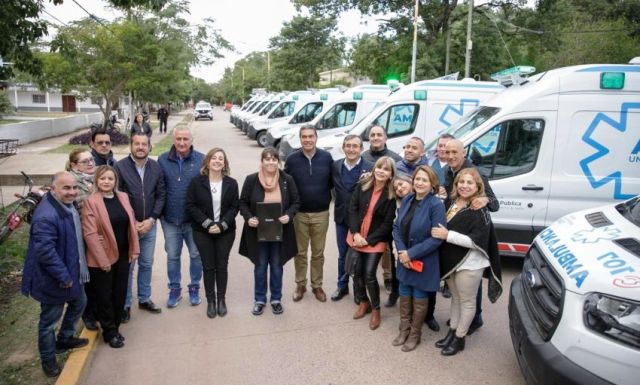Fortalecer el acceso a derechos: En Colonia Benítez, Capitanich entregó ambulancias para distintas localidades y herramientas a emprenddores 