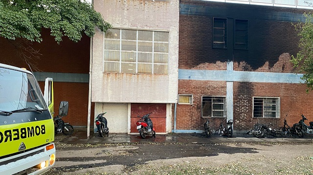 Villa Angela: Se incendiaron 5 motocicletas en el patio del ex Colegio Nacional