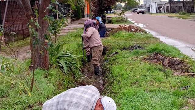 Villa Angela: Municipio acelera tareas de limpieza tras las lluvias en la ciudad