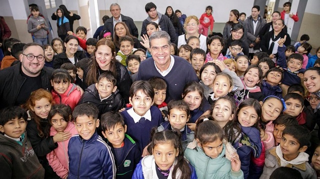 Aulas limpias y cómodas: Capitanich inauguró obras de refacción en escuelas de Sáenz Peña