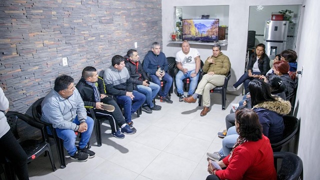 Agenda de Cercanía: Capitanich se reunió con vecinos de Resistencia y entregó 13 viviendas Sociales