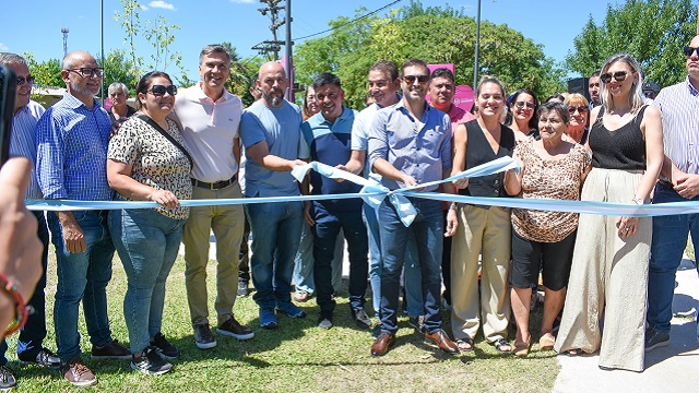 M&aacute;s Obras para la Gente: El Gobernador Zdero inaugur&oacute; una nueva plazoleta en Puerto Vilelas