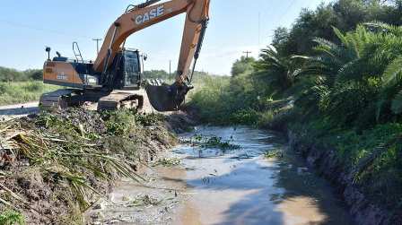 El Municipio continúa con la limpieza de canales y alcantarillas 
