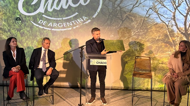 Buenos Aires: El Gobernador Zdero presentó el Libro “El Impenetrable” en la Casa del Chaco