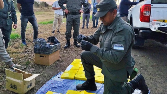 Detectan un camión con 172 kilos de cocaína y detienen a cinco integrantes de una banda narco
