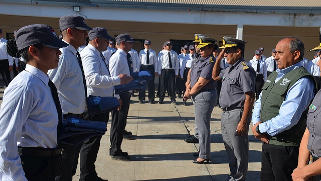 ENTREGA DE UNIFORMES A ALUMNOS DEL VI CURSO DE FORMACIÓN PENITENCIARIA Y RECONOCIMIENTO A PERSONAL ESPECIALIZADO