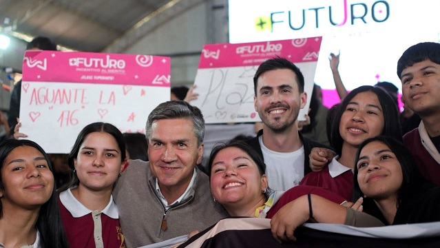 ZDERO EN PRESIDENCIA DE LA PLAZA: &ldquo;EL M&Eacute;RITO SE PREMIA Y EL CHACO EST&Aacute; CAMBIANDO&rdquo;
