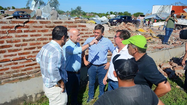 El Gobernador Zdero se encuentra en Las Breñas, tras el fuerte tornado y con las áreas de Gobierno ayudando en la localidad 