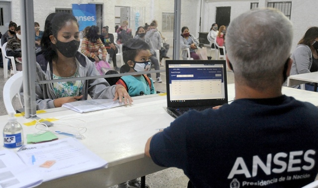 El Presidente anunció ayuda de 15 mil pesos a beneficiarios de AUH y otras asignaciones para el AMBA y provincias que adhieran a restricciones