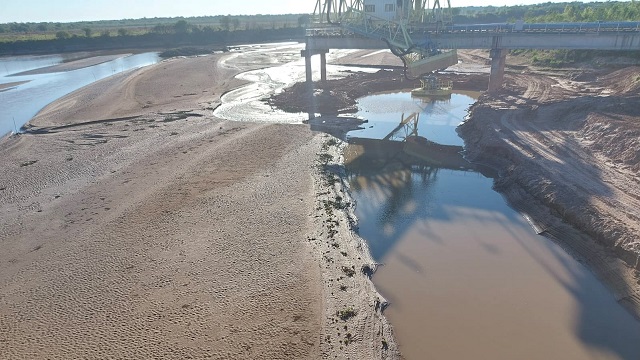 Puerto Lavalle: SAMEEP despliega maquinaria especial ante el desv&iacute;o del R&iacute;o Bermejo y refuerza el pedido de cuidar el agua  