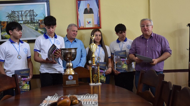 Alumnos de la UEGP N° 29 de Villa Ángela obtuvieron el 1° Premio del Nacional en el certamen "Formando Emprendedores" 