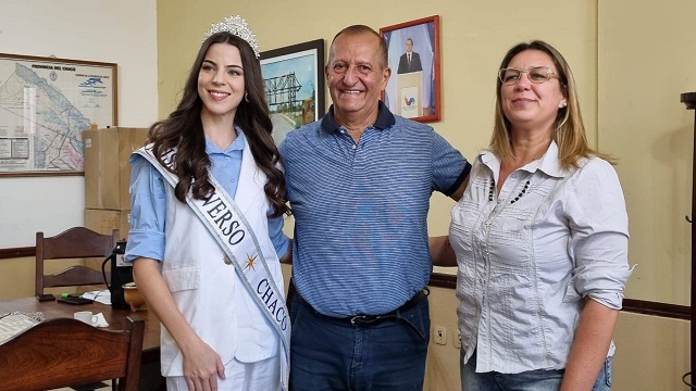 El Intendente Papp recibió a la joven Judit Grnja “Miss Universo Chaco 2025”