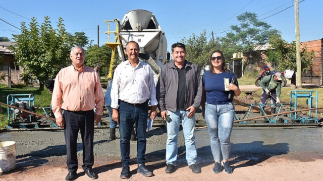 Comenzó la pavimentación de la calle Tucumán en Villa Angela con fondos Municipales 
