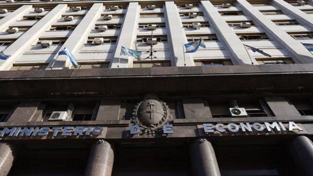 El superávit fiscal primario superó los $845.000 millones en abril