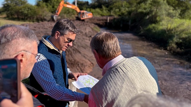 Tres Isletas: El Gobernador Zdero supervis&oacute; la limpieza de canales rurales para prevenir anegamientos 