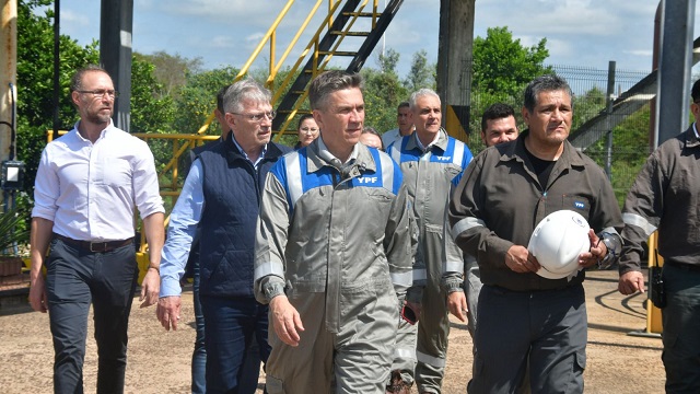 YPF reanuda el abastecimiento regional con la llegada de barcazas de combustible 