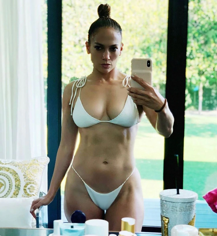 Jennifer Lopez presumió su increíble cuerpo en una foto al natural
