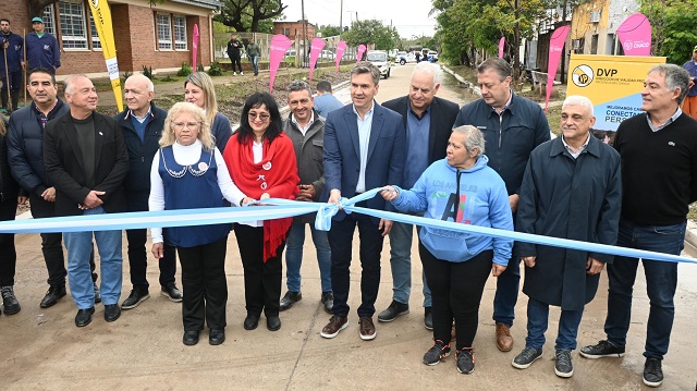 Plan Provincial de Urbanización: El Gobernador Zdero inauguró nuevas cuadras de pavimento en Villa Ercilia, Resistencia