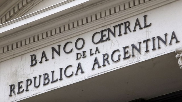 El Banco Central subió las tasas de corto plazo en busca de contener a los dólares financieros