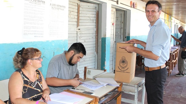 Voto Fernando Cuadra en Fontana: “Esperamos que los vecinos vengan masivamente a votar”  
