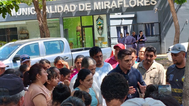 En Miraflores, Ferro llev&oacute; tranquilidad a familias del Lote 88 y ratific&oacute; que no habr&aacute; desalojos 